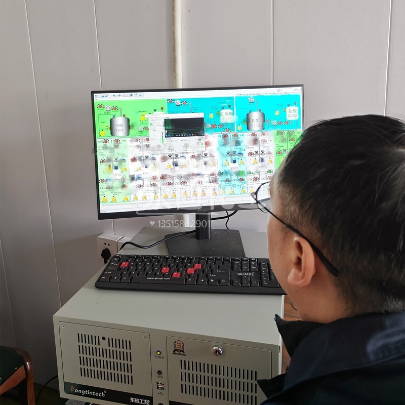 老张三十年胶水经：木材胶选错家具开裂？宁波永固化工从配方到包装一站式服务，助您轻松应对环保认证与施工难题！